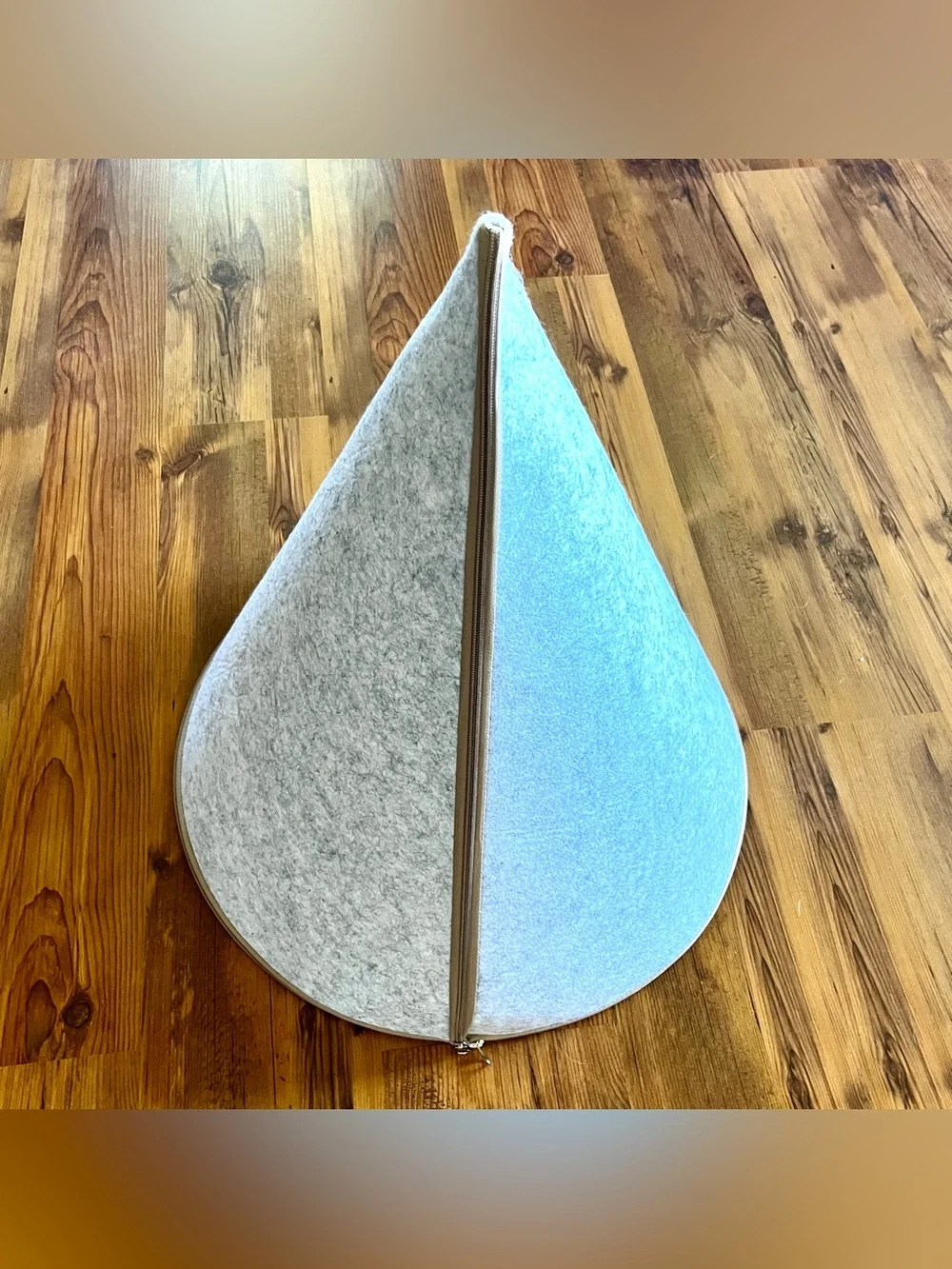 🐶Modern Pet Home Felt Fabric Animal House My Secret Cone Cave - Size Small